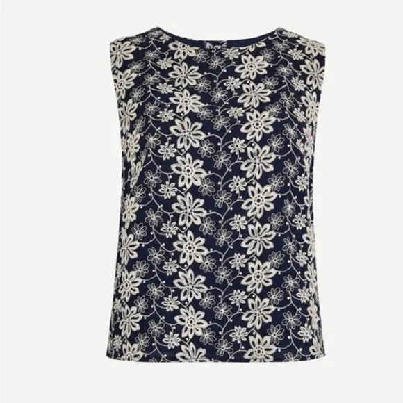 APRICOT 🍑- Navy and White Floral Sleeveless Top - Picture 5 of 6